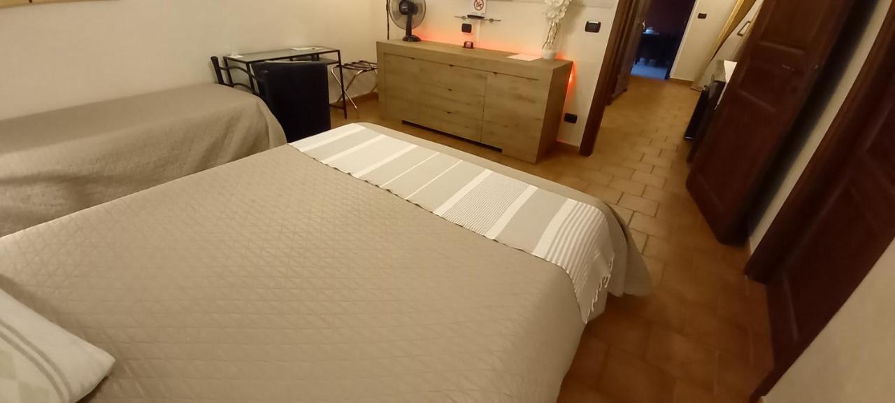 פוסאנו Villa Laura B&B מראה חיצוני תמונה
