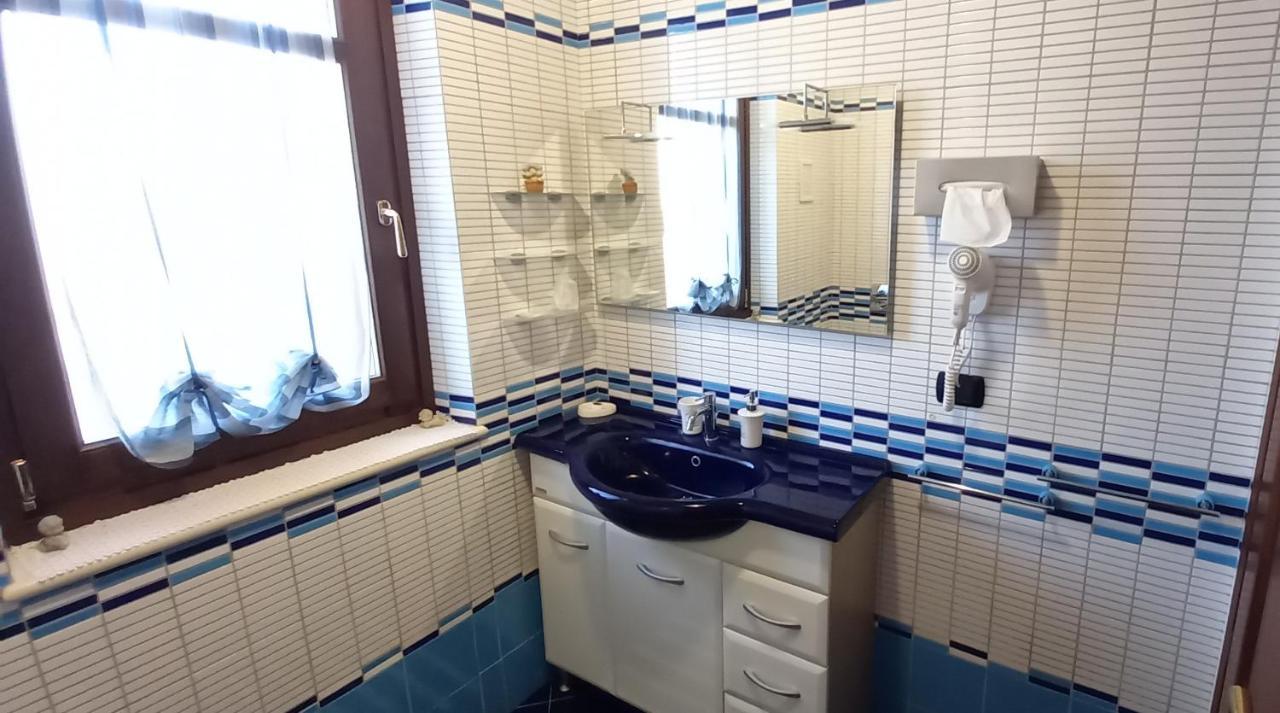 פוסאנו Villa Laura B&B מראה חיצוני תמונה